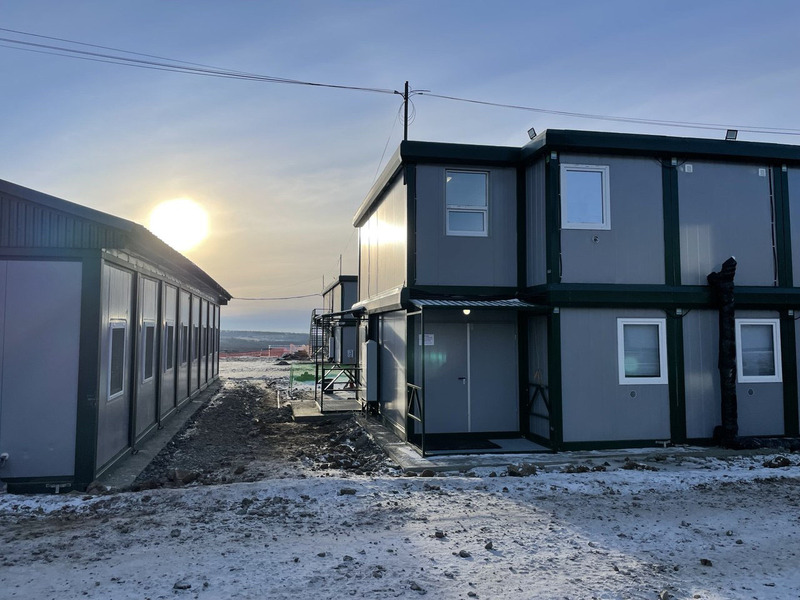 Вахтовый городок на 4000 человек для нужд строительства ГОК Озёрный. Блочно-модульные здания общежитий, офисов, столовой, вспомогательных помещений