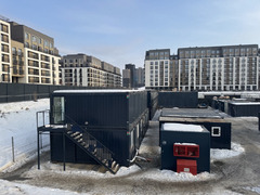 Бытовой городок с двухэтажным штабом строительства на площадке под застройку МКД в Академическом
